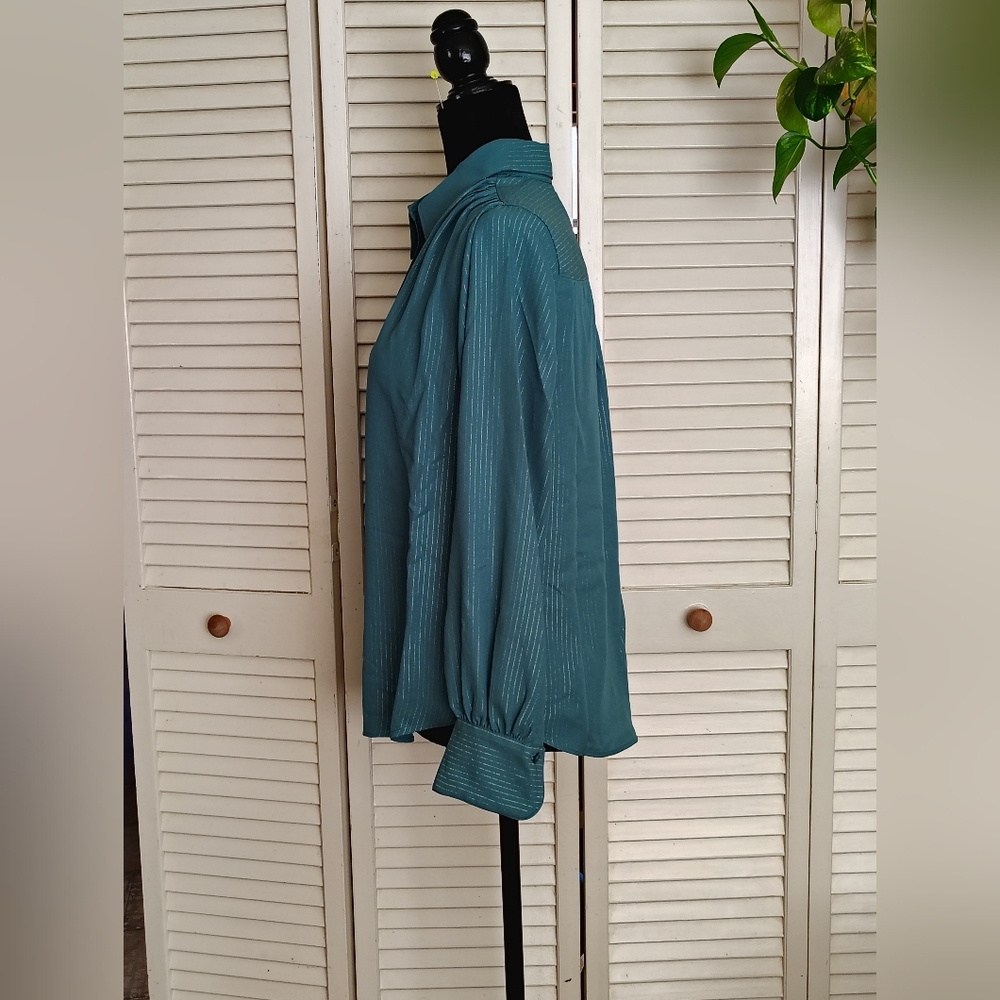 NWT White House Black Market Teal Textured Button-Down Shirt Size S - Picture 4 of 11